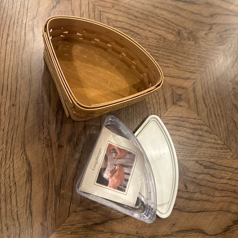 Longaberger Small Corner basket with hard protector/lid - 2005